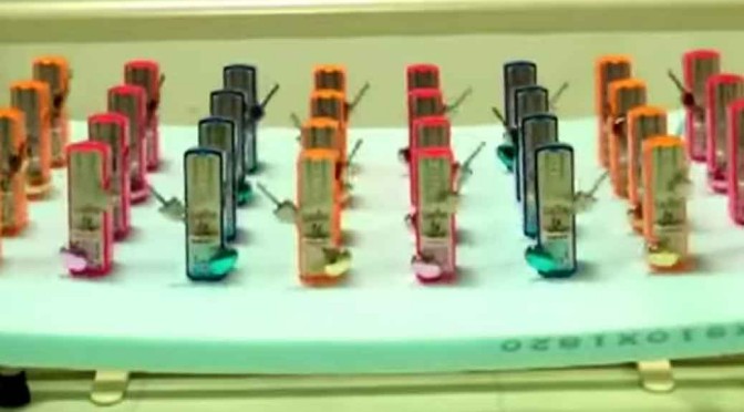 Watch How 32 Metronomes get Synchronized Automatically!